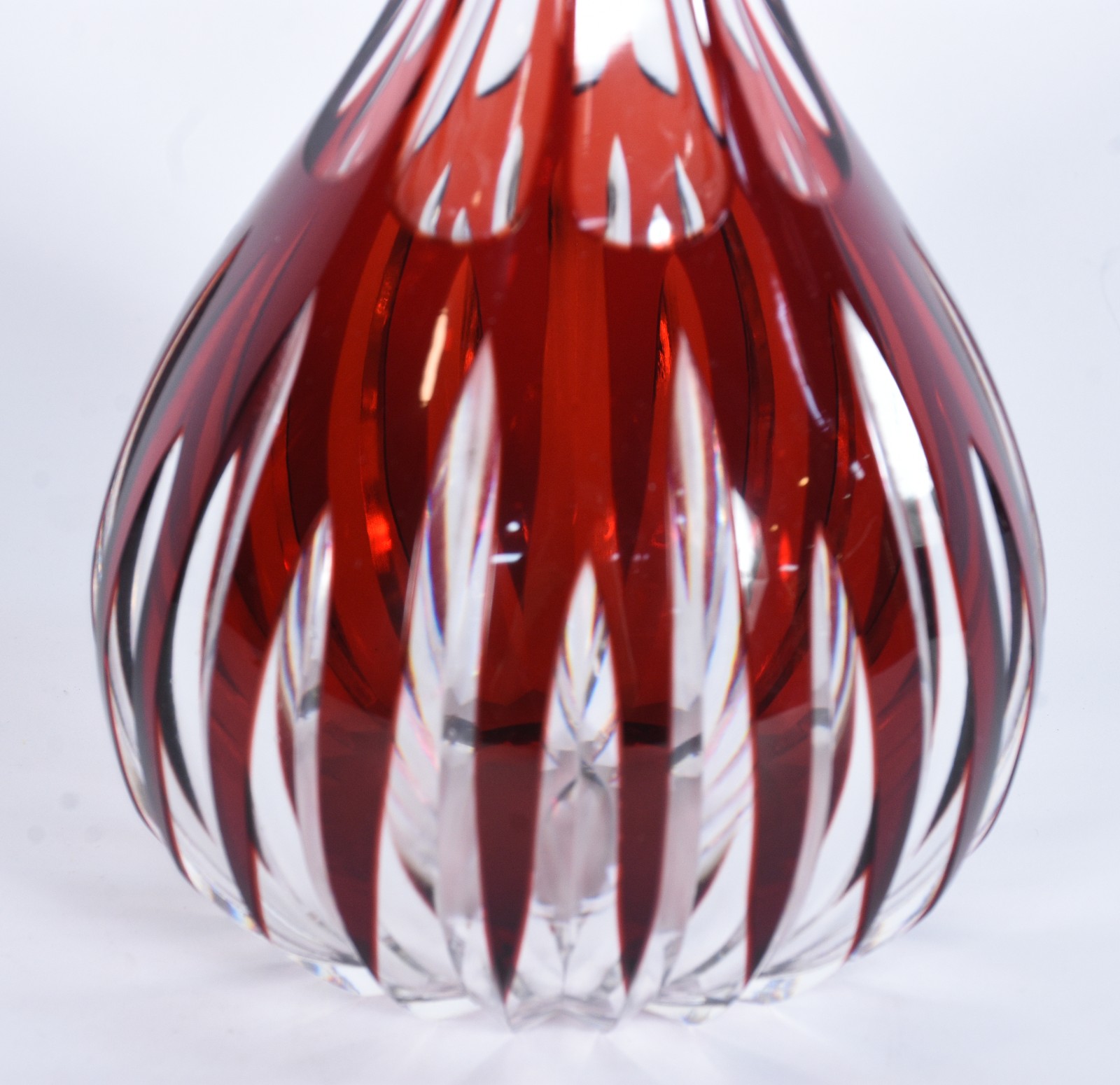Garrafa de cristal doublé rubi lapidada. - foto 4 de 6