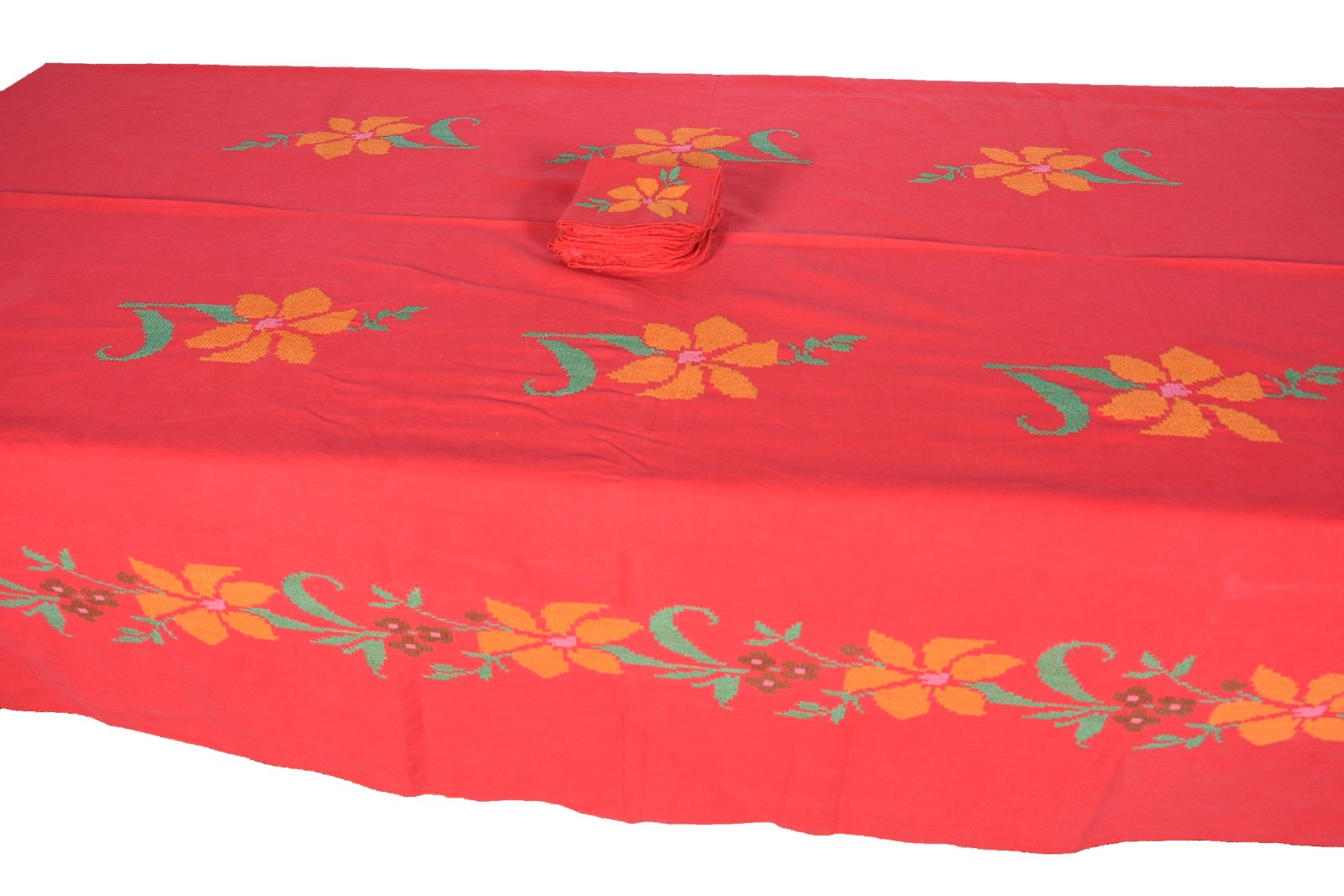 Toalha de mesa de linho vermelh com bordado floral em ponto de cruz... - foto 3 de 6