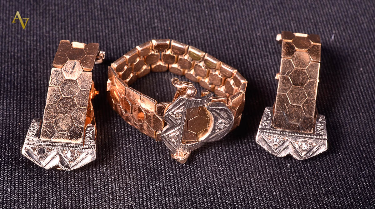 Conjunto de brincos articulados de pressão e anel(cintos) em ouro 18k...