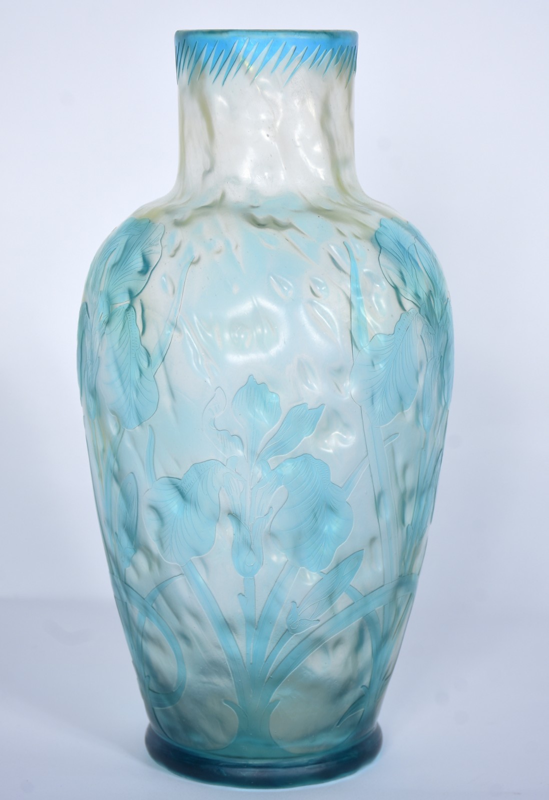Vaso de cristal francês Art Noveau decorado com flores acidadas em... - foto 1 de 6