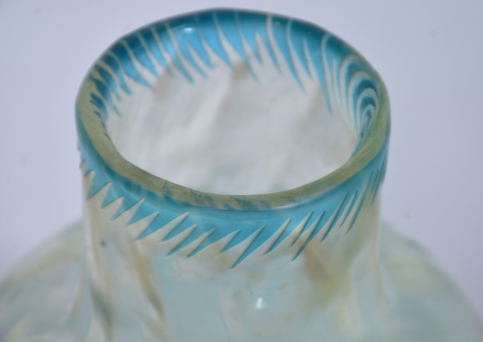 Vaso de cristal francês Art Noveau decorado com flores acidadas em... - foto 5 de 6