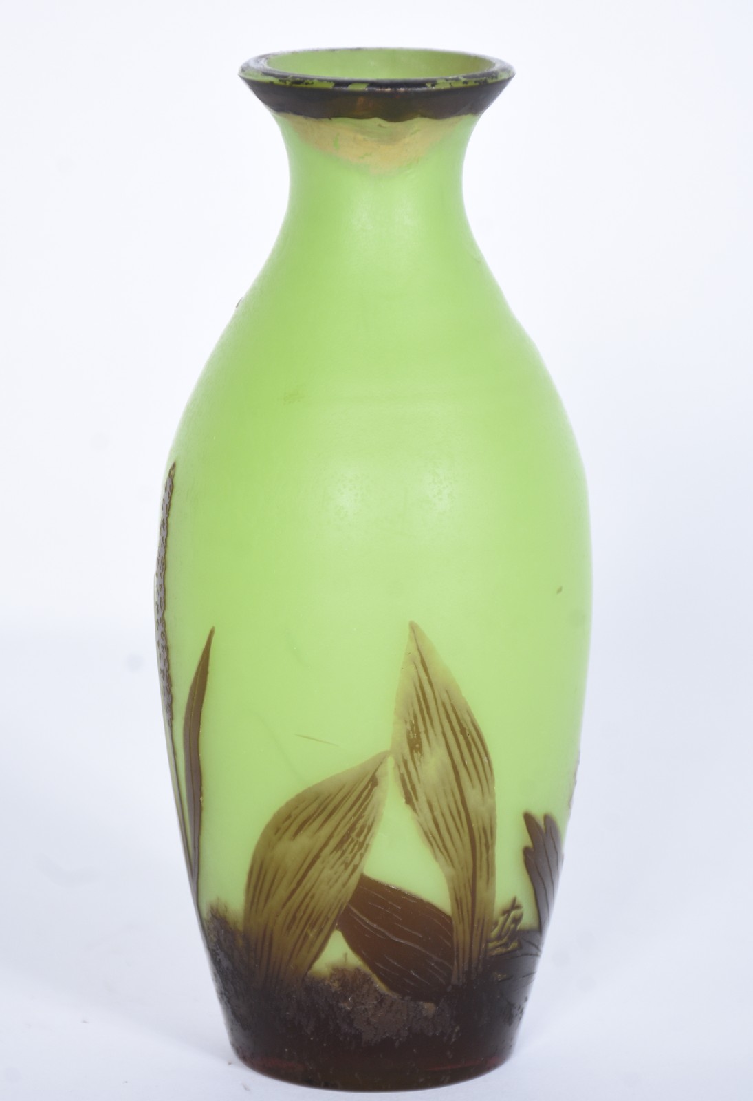 Vaso de pasta de vidro europeia com fundo verde e folhagens com... - foto 4 de 8