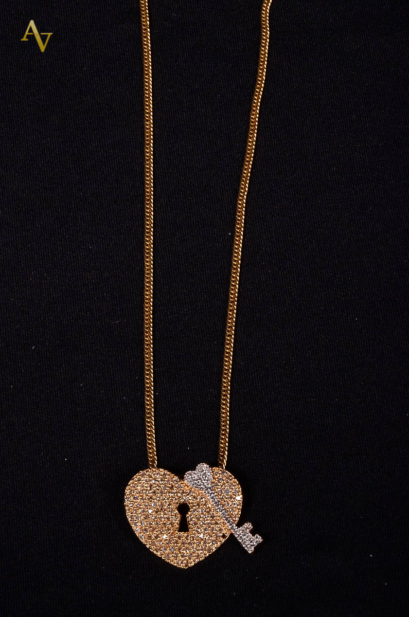 Colar de ouro amarelo com pingente. 50 ct. - peso. 15.2
