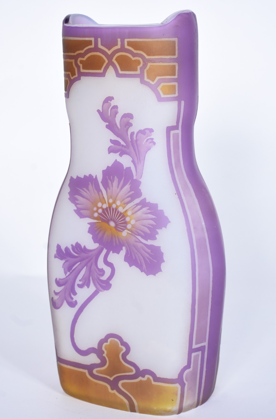 Vaso de pasta de vidro ART NOUVEAU decorado com flores na cor lilás e... - foto 1 de 6