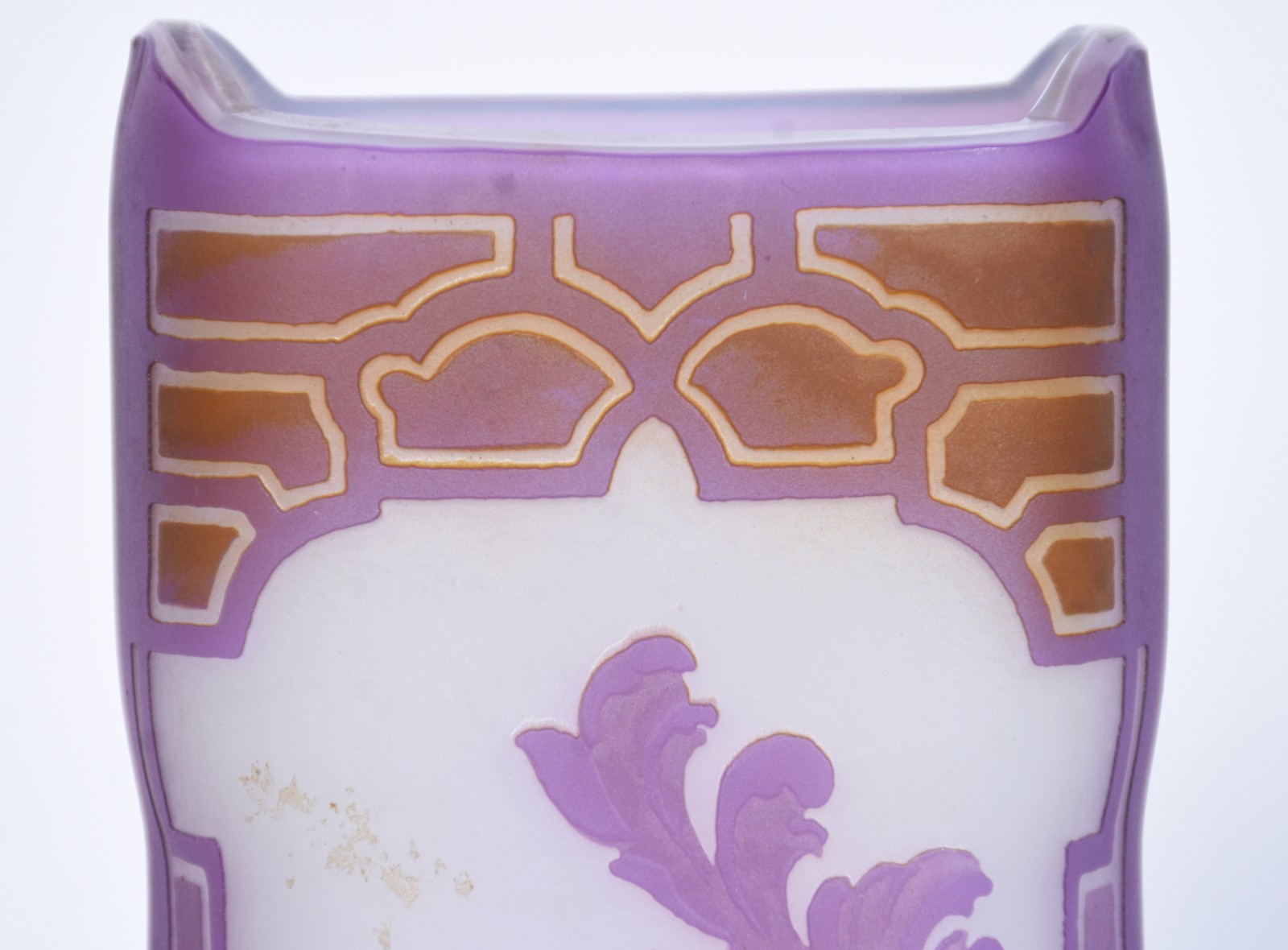 Vaso de pasta de vidro ART NOUVEAU decorado com flores na cor lilás e... - foto 4 de 6