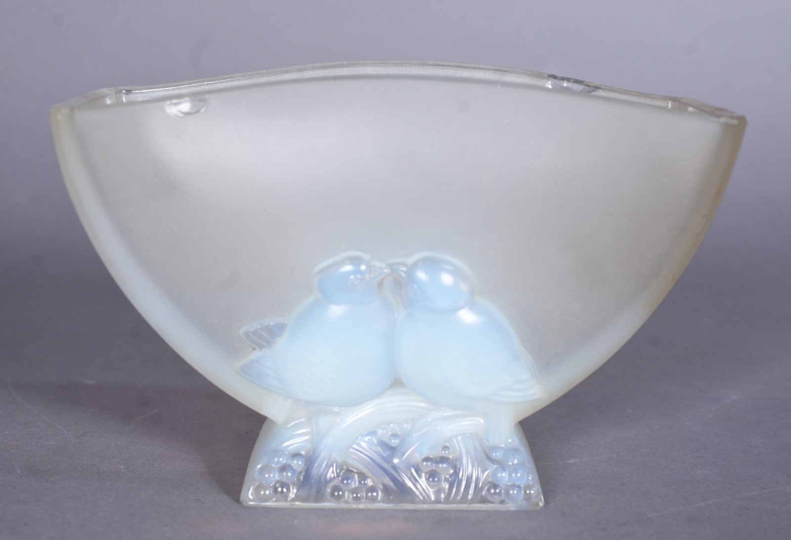 Floreira de cristal frances opalescente com base na forma de... - foto 1 de 8
