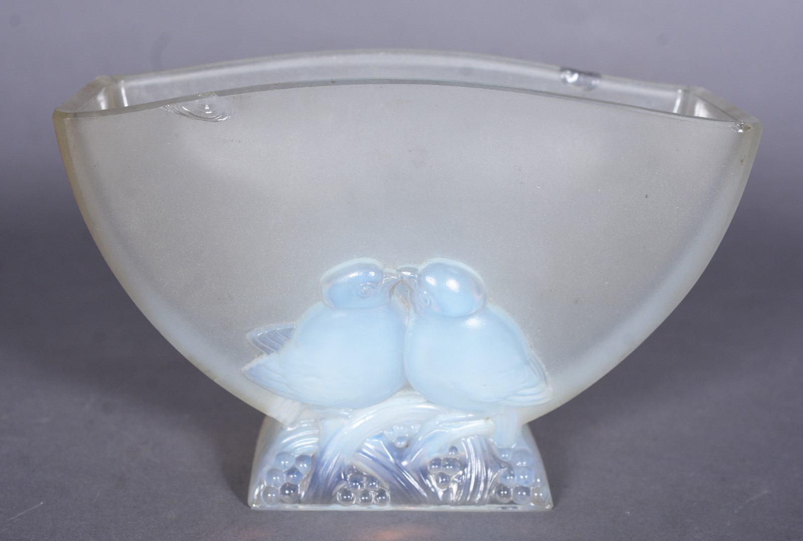 Floreira de cristal frances opalescente com base na forma de... - foto 3 de 8