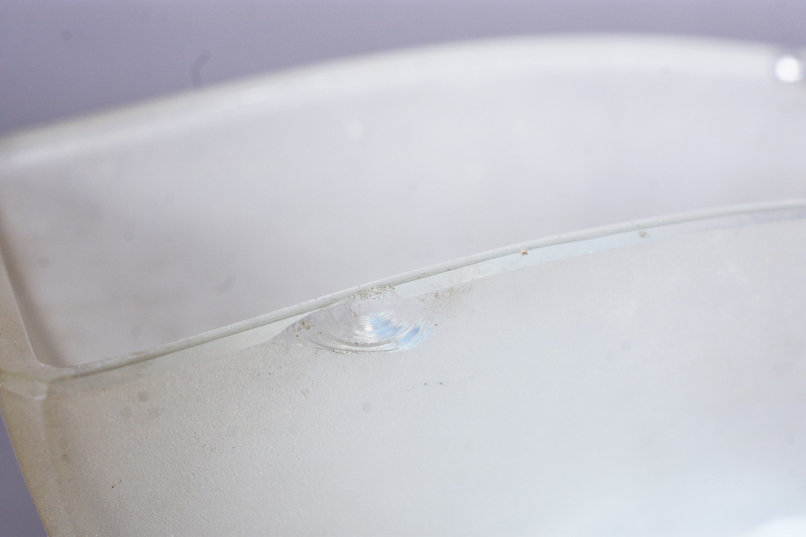 Floreira de cristal frances opalescente com base na forma de... - foto 7 de 8