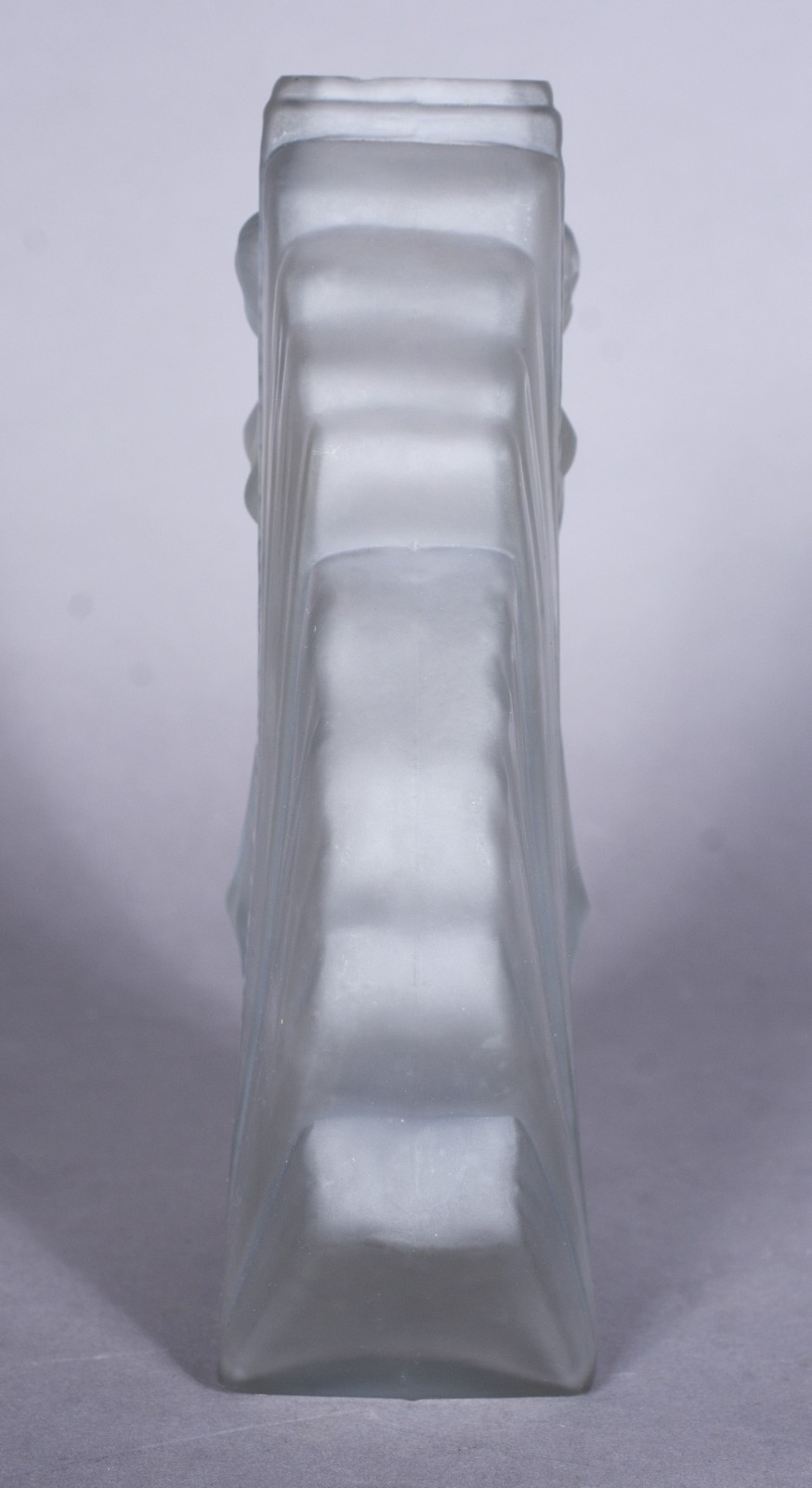 Vaso estilo Art Deco de vidro francês decorado com figura feminina em... - foto 4 de 8