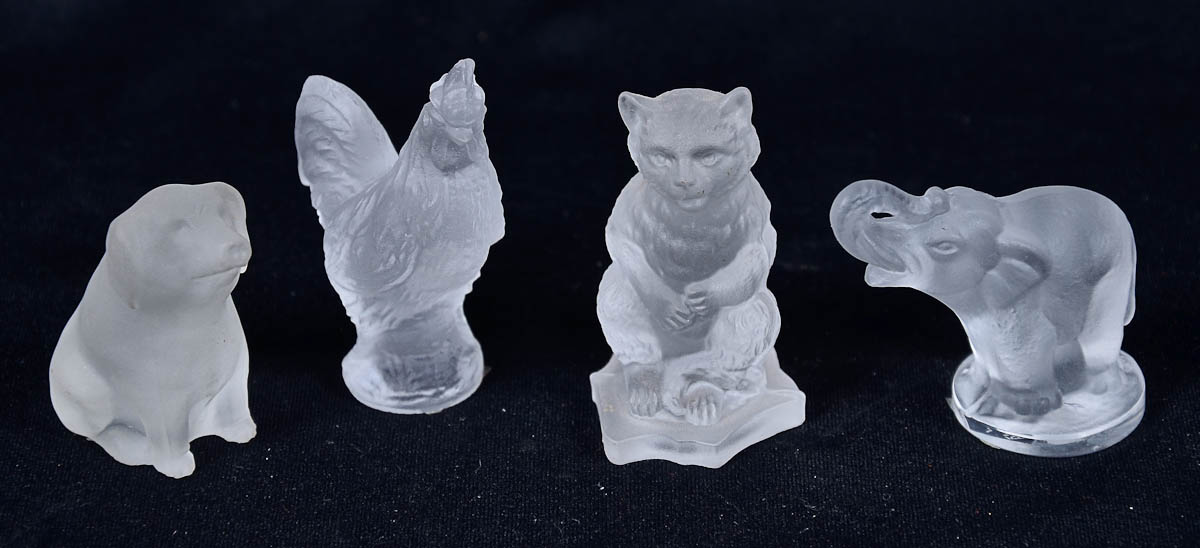 Quatro estatuetas ART DÉCO, em cristal acetinado tcheco DÉSNA...
