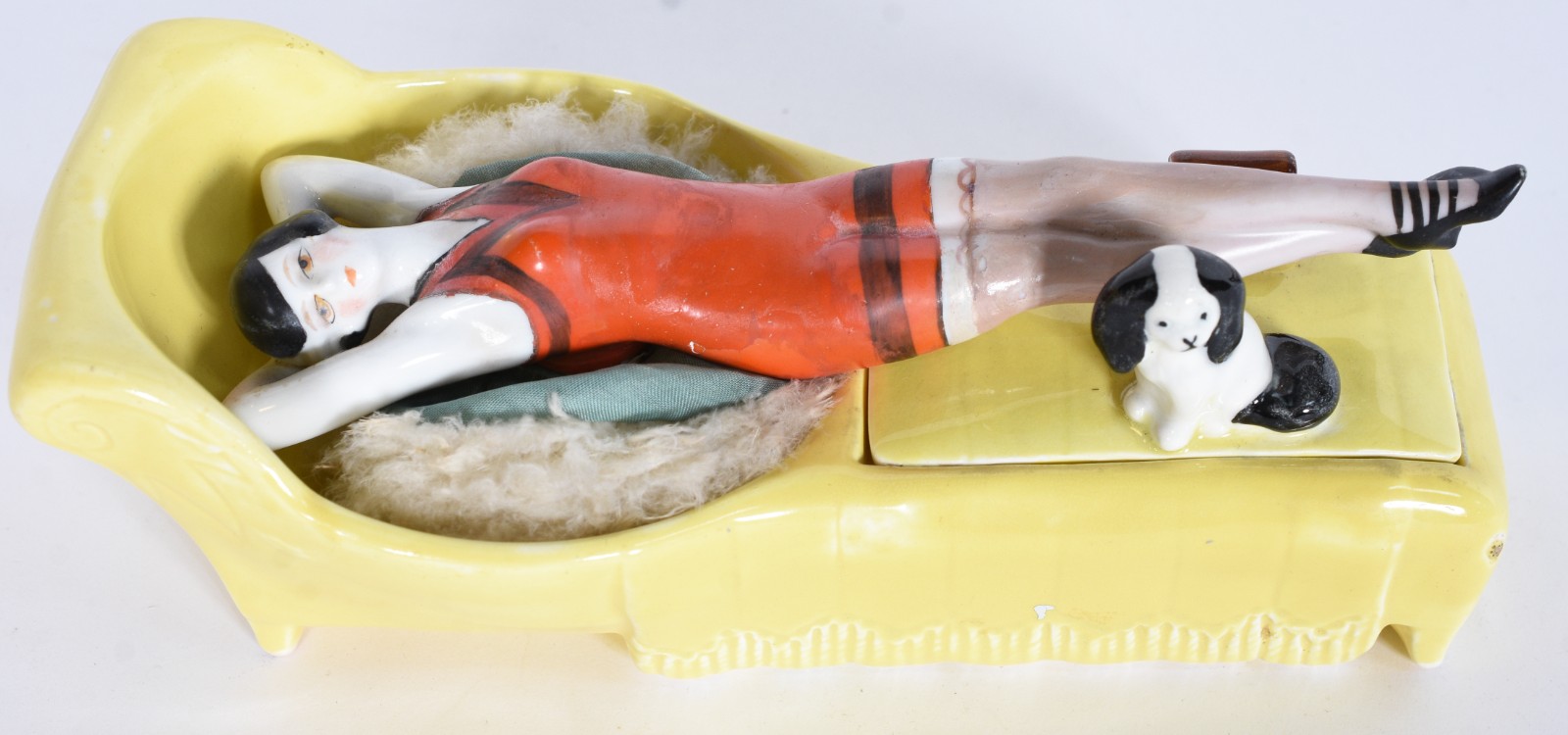 Saboneteira ART DECO de porcelana policromada na forma de figura... - foto 1 de 11