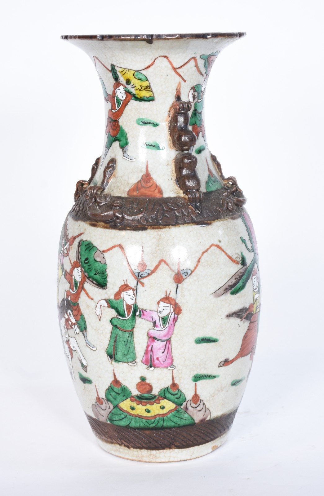 Vaso de porcelana oriental craquelê decorado com guerreiros em... - foto 2 de 8