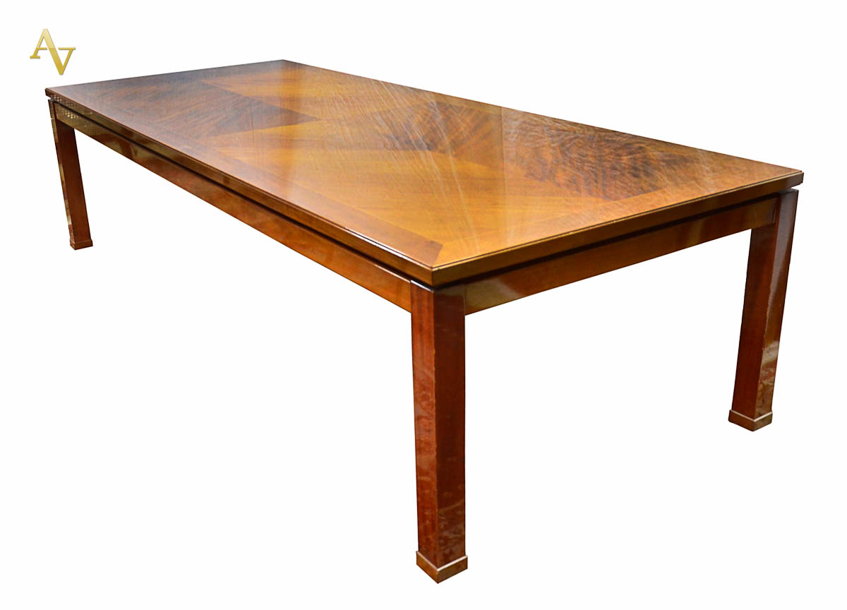 Mesa de jantar de madeira parquetada, pernas retas. Med. 3.00 x 1,20...