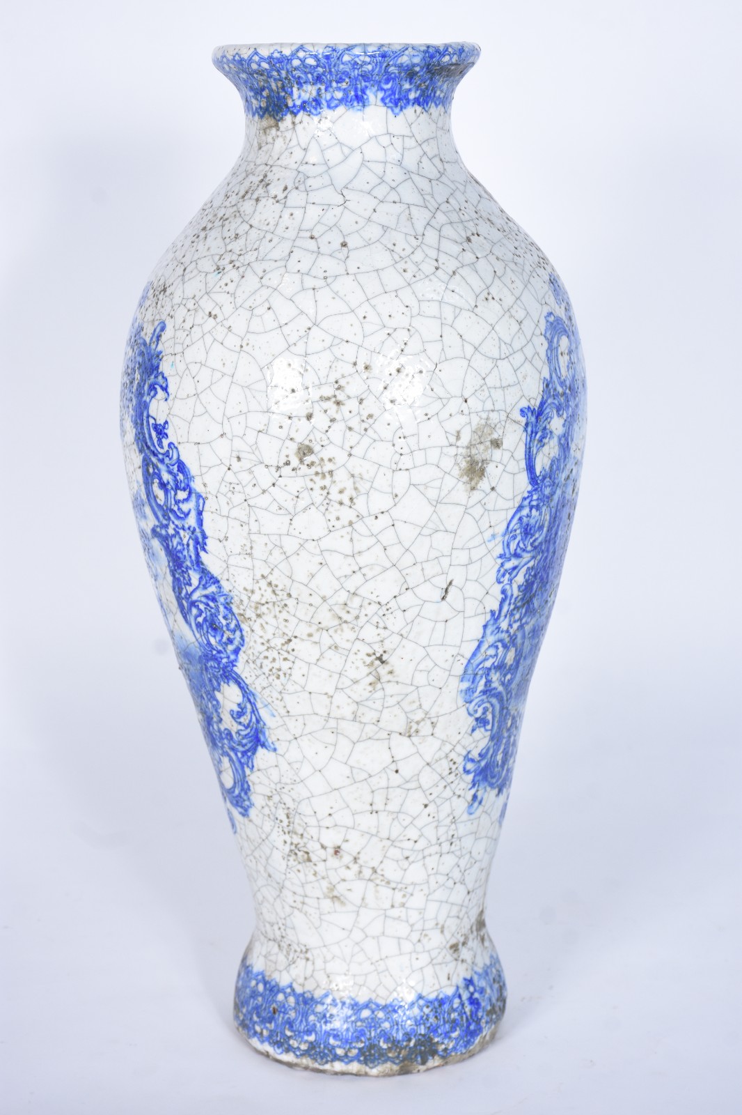 Vaso de cerâmica azul e branca craquelê decorado com figura feminina... - foto 3 de 9