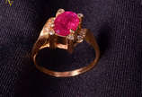Anel de ouro 18 k com rubi oriental e brilhante... - Anel de ouro 18 k com rubi oriental e brilhante. Peso. 3,6 gr.