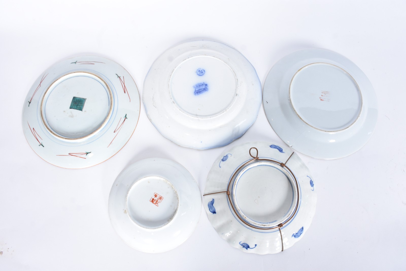 Cinco pratos decorativos em porcelana oriental em diversas... - foto 2 de 8