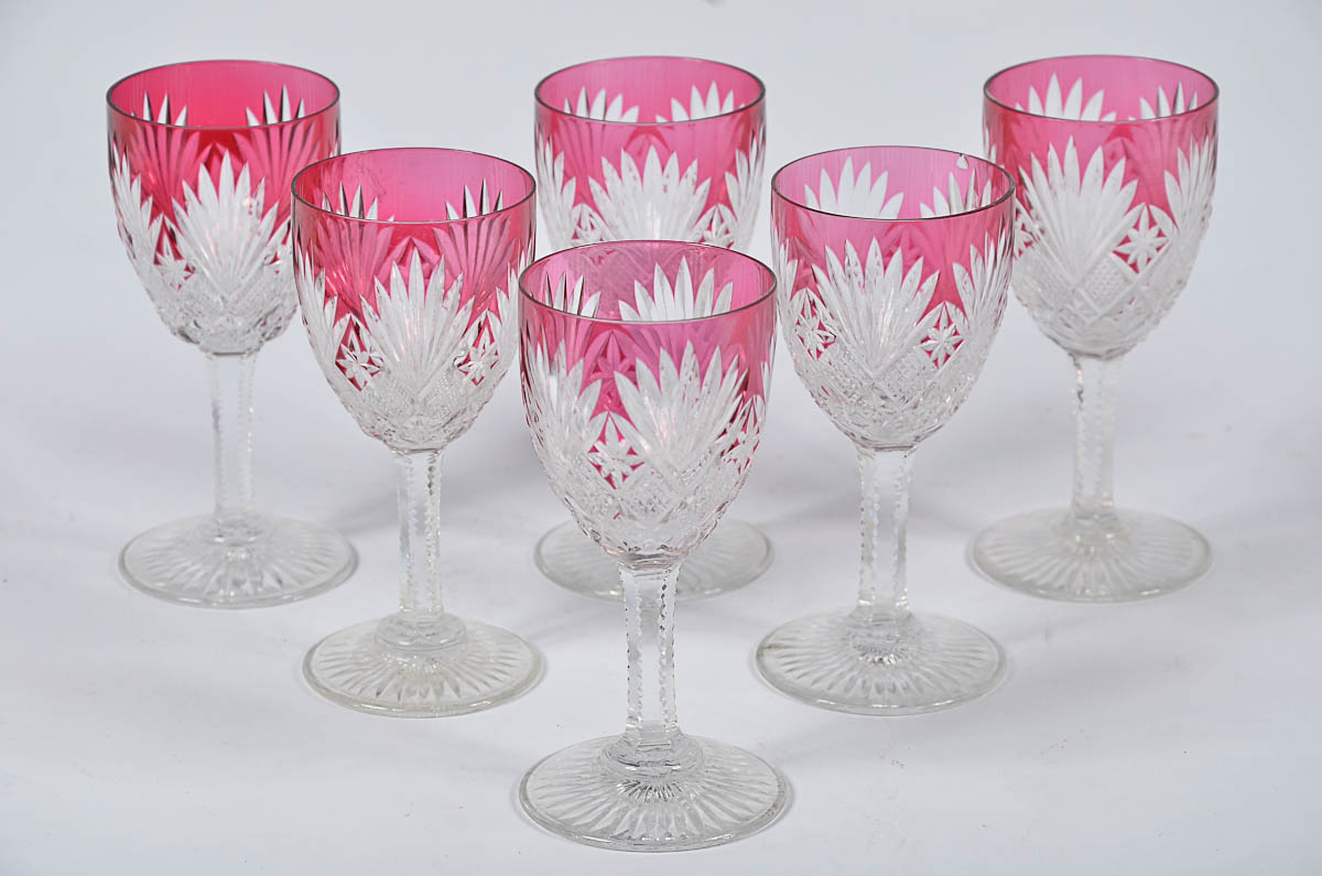 Seis cálices de cristal frances double rosa lapidados. Alt. 13 cm.