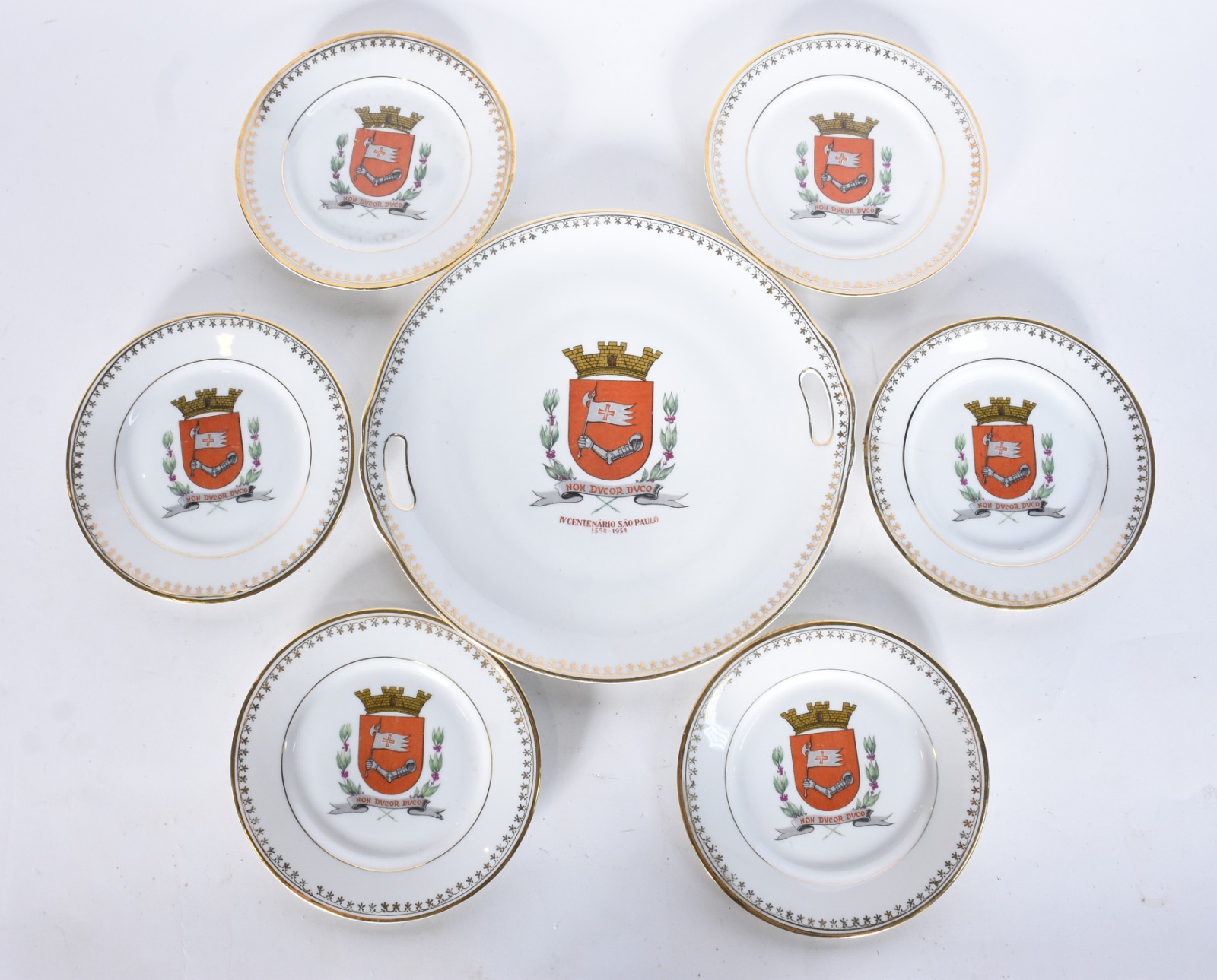 Conjunto para bolo de porcelana Mauá composto de prato grande e 6... - foto 1 de 5