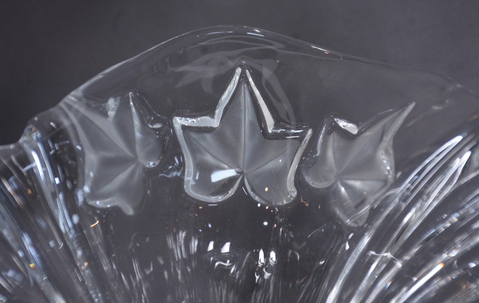 Duas peças, sendo vaso de cristal da Bohemia lapidado e pequeno... - foto 4 de 5