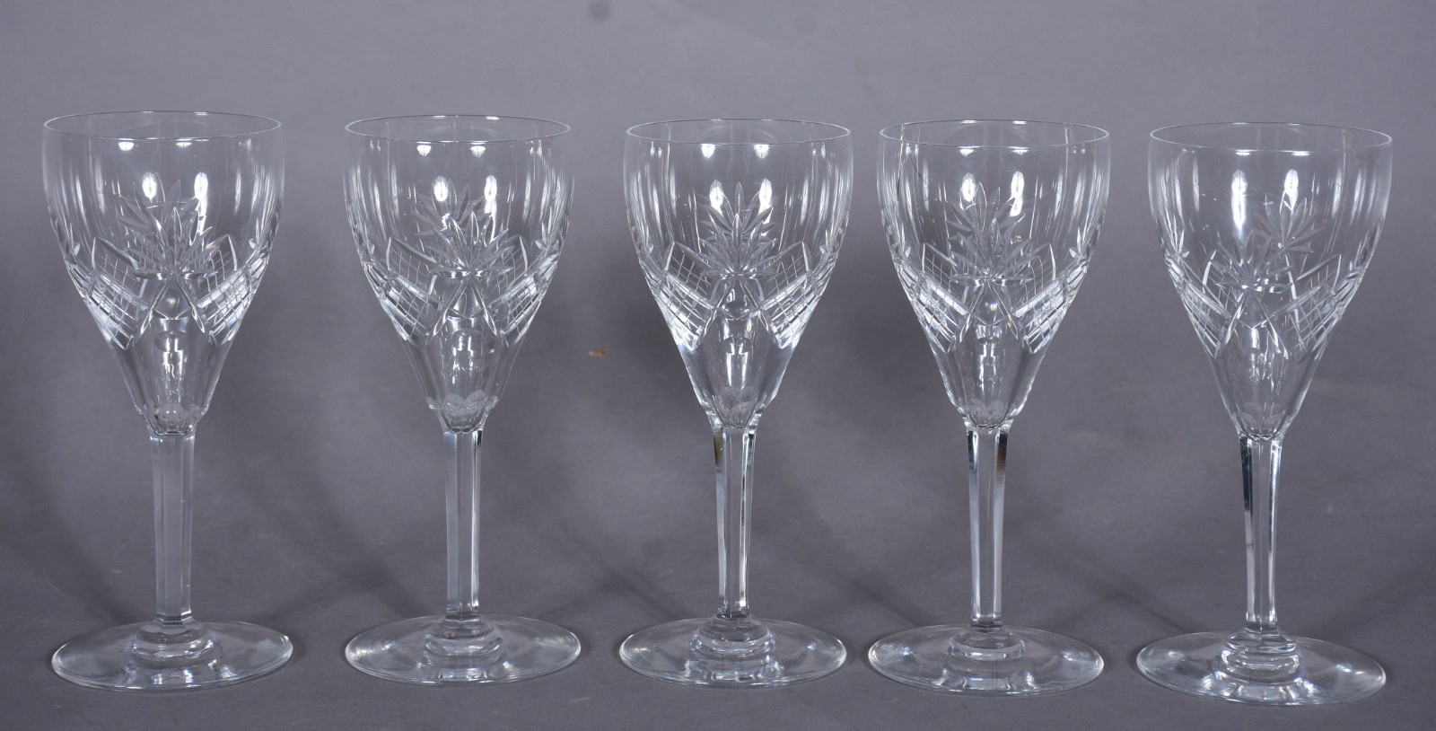 Cinco taças para vinho de cristal lapidado. - foto 1 de 7