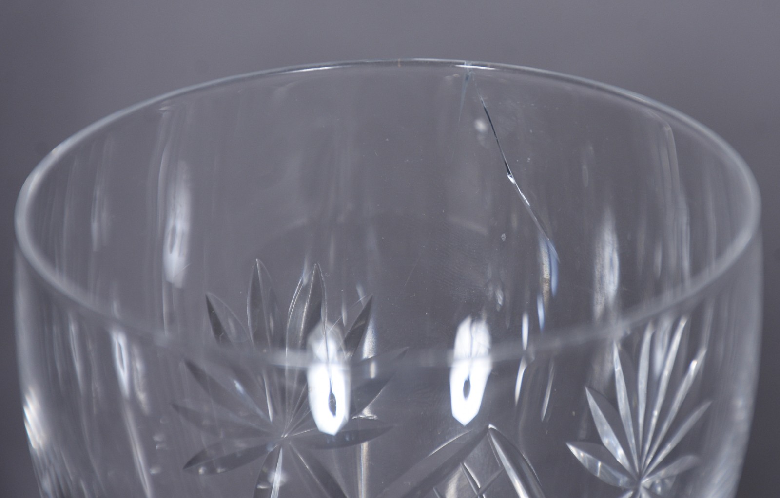 Cinco taças para vinho de cristal lapidado. - foto 3 de 7