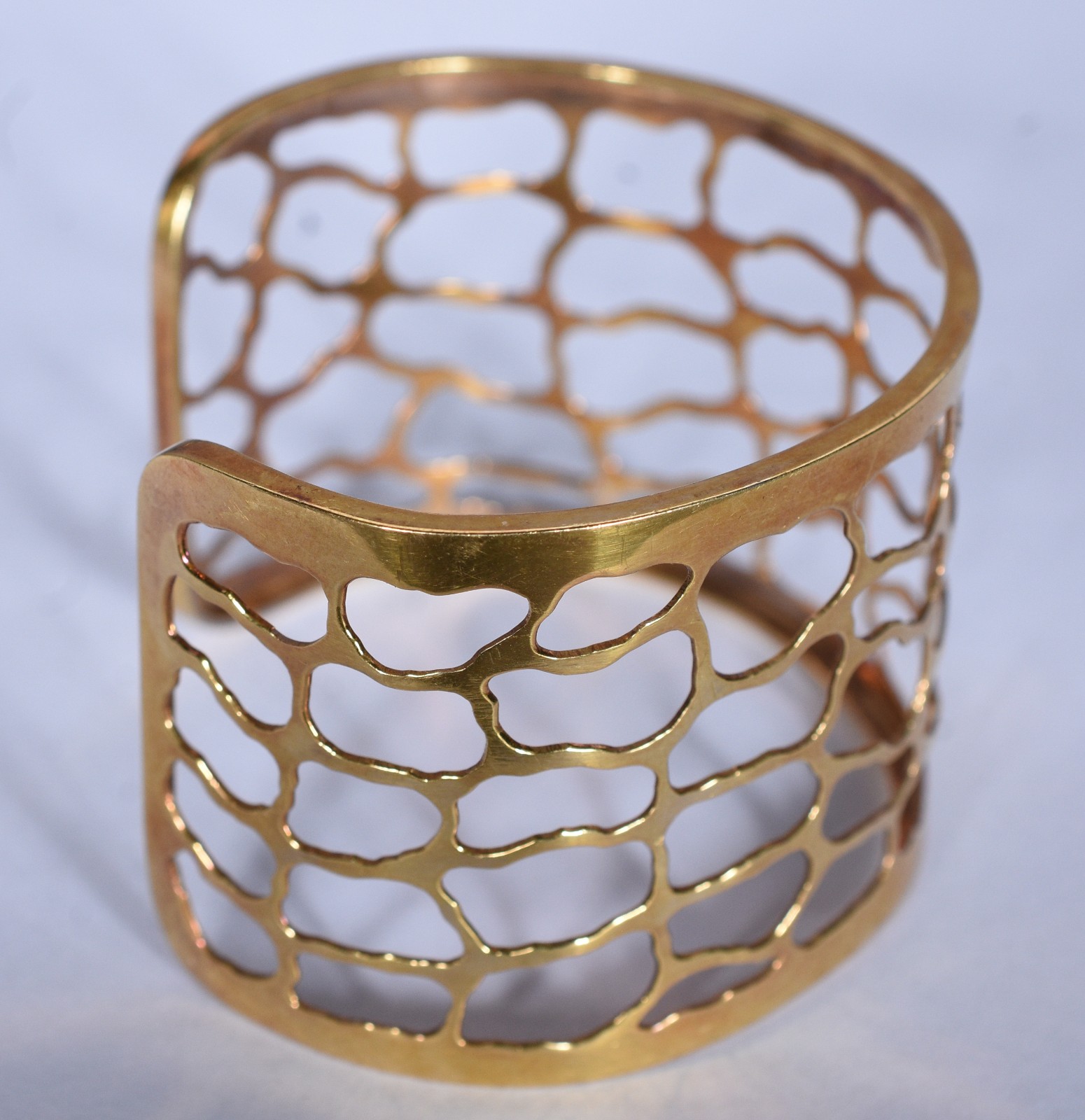Bracelete de ouro 18 k., design moderno com vazados (Por motivos de... - foto 2 de 6