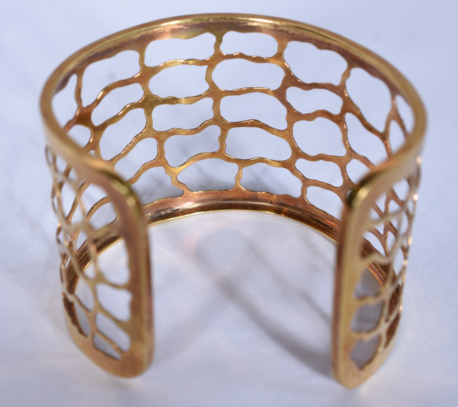Bracelete de ouro 18 k., design moderno com vazados (Por motivos de... - foto 3 de 6