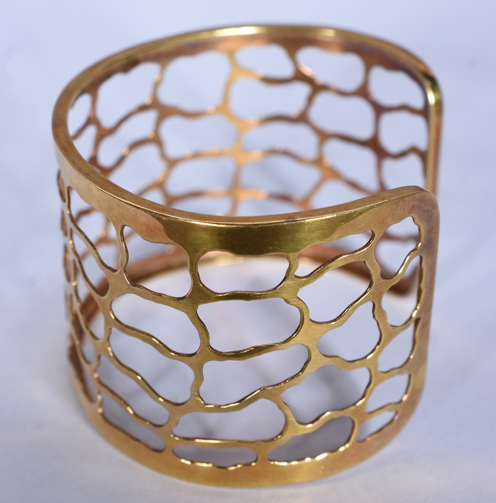 Bracelete de ouro 18 k., design moderno com vazados (Por motivos de... - foto 4 de 6