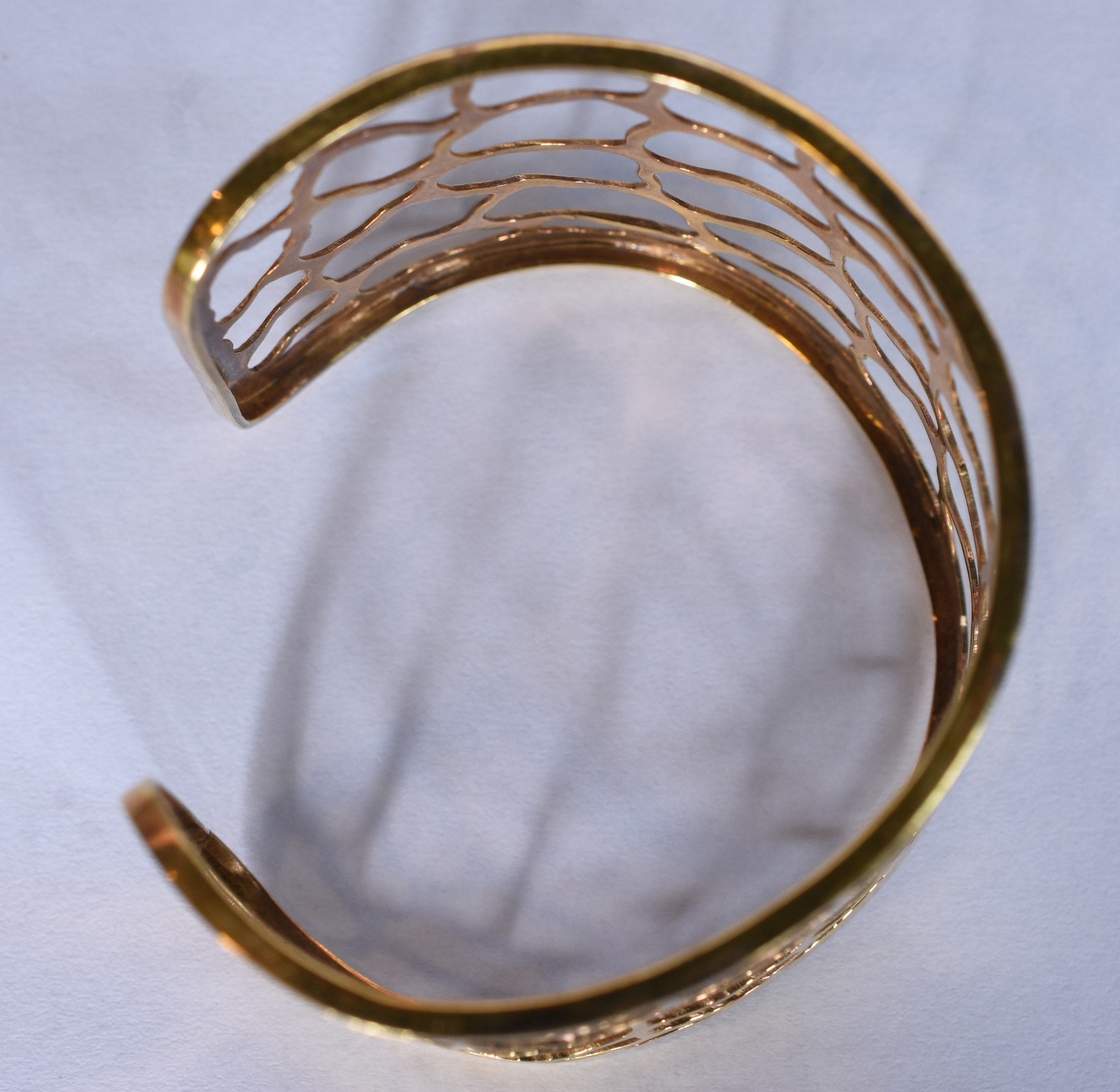 Bracelete de ouro 18 k., design moderno com vazados (Por motivos de... - foto 5 de 6