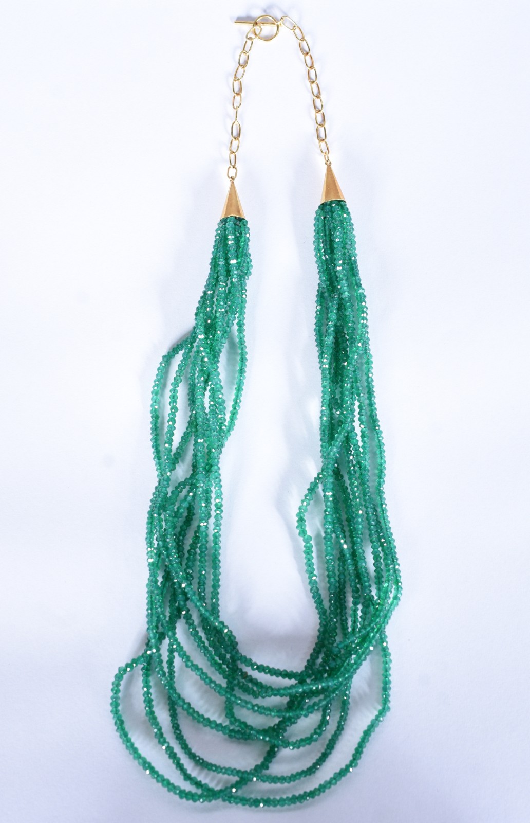 Colar com 9 fios pedras verdes e fecho de ouro 18 k. - foto 1 de 6
