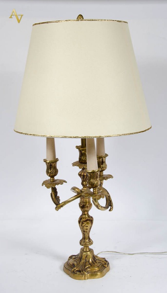 Abatjour de bronze frances Rocaille, na forma de candelabro, para...