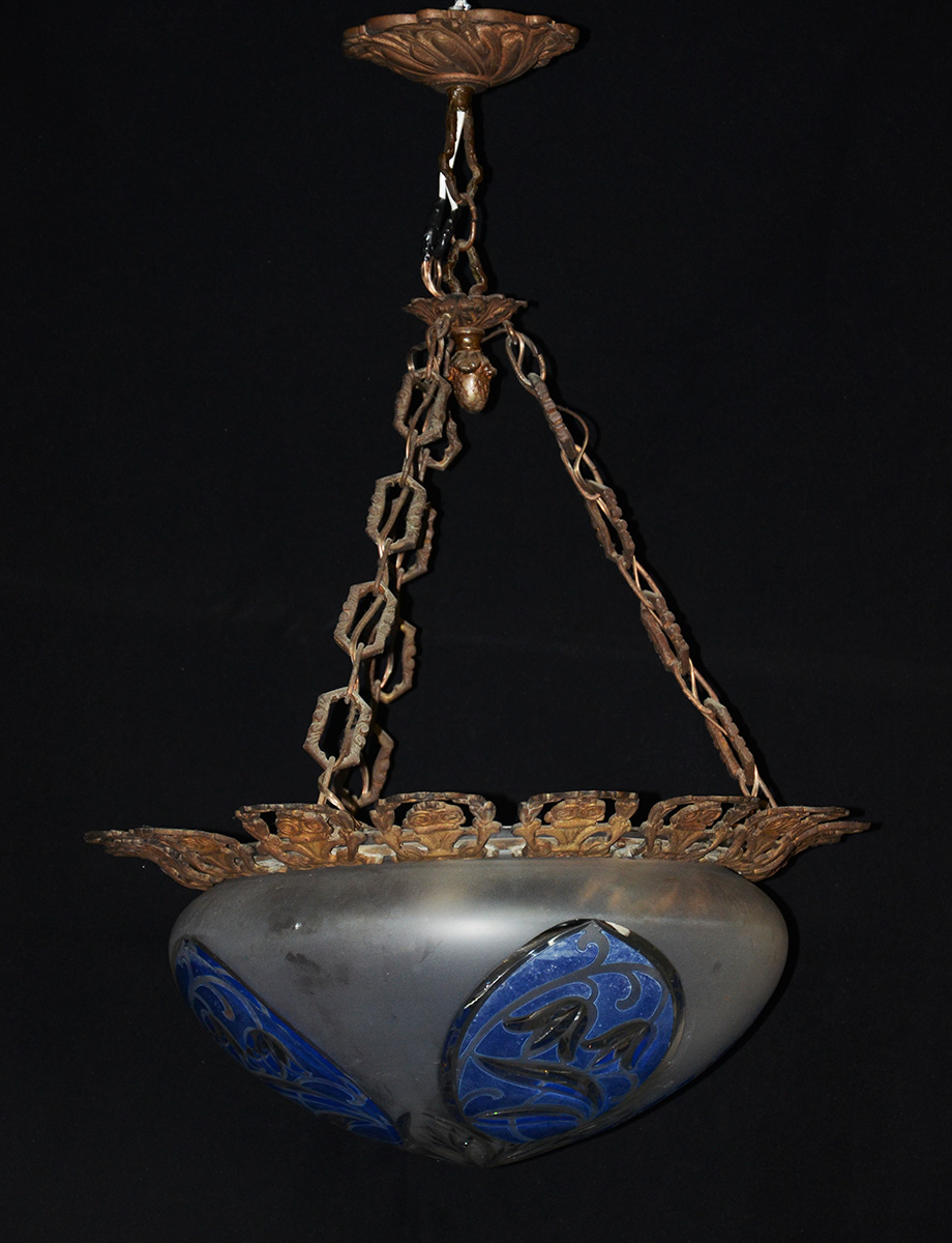 Lustre Art Nouveau com estrutura de metal e plafon de cristal fosco... - foto 1 de 3