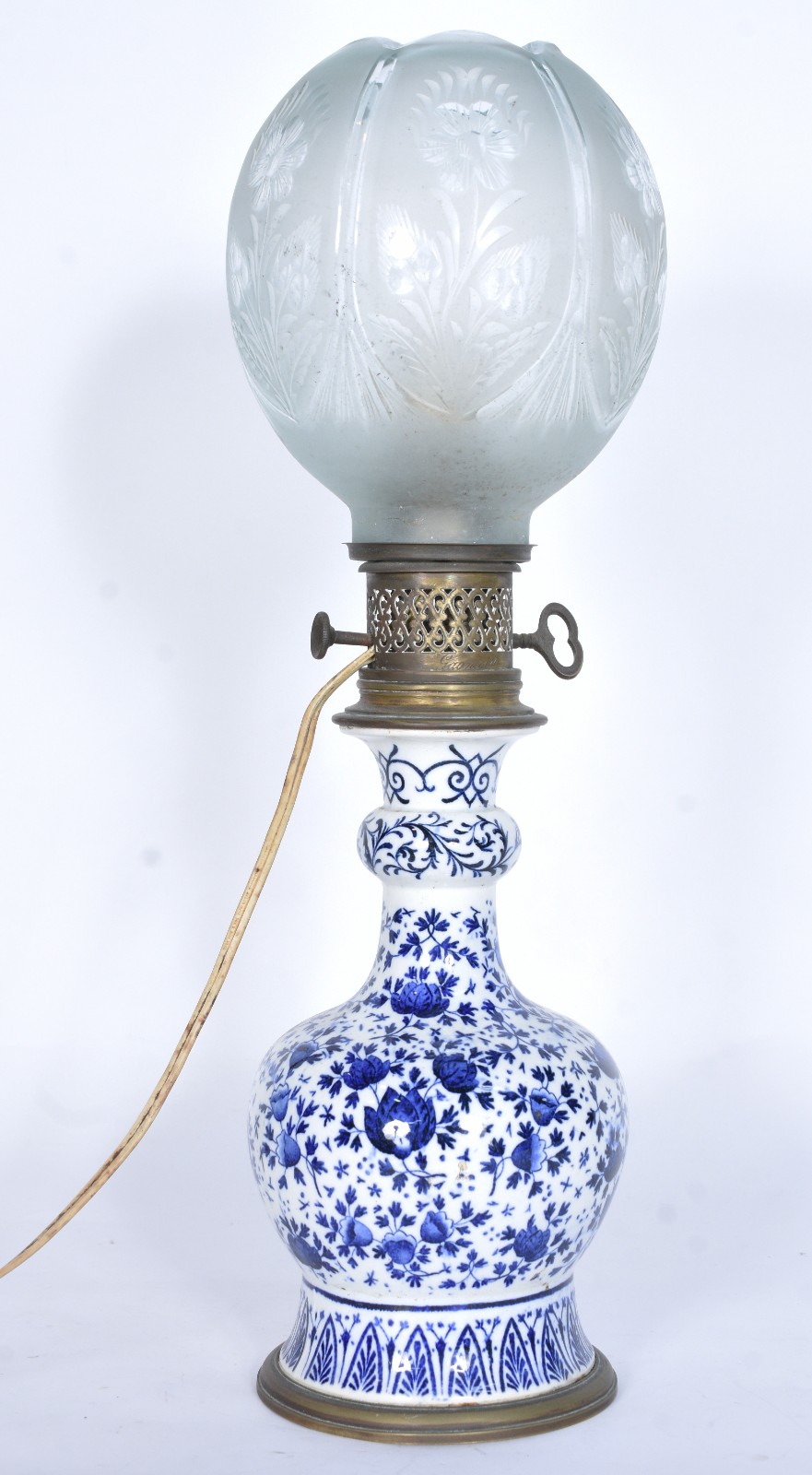 Abatjour de porcelana francesa em "chinoiserie" azul e branca... - foto 2 de 9