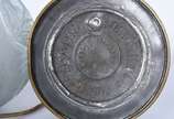GAGNEAU,  - Abatjour de porcelana francesa em "chinoiserie" azul e branca, guarnição de metal com inscrição "Gagneau", cúpula de vidro com flores lapidadas. Sécul