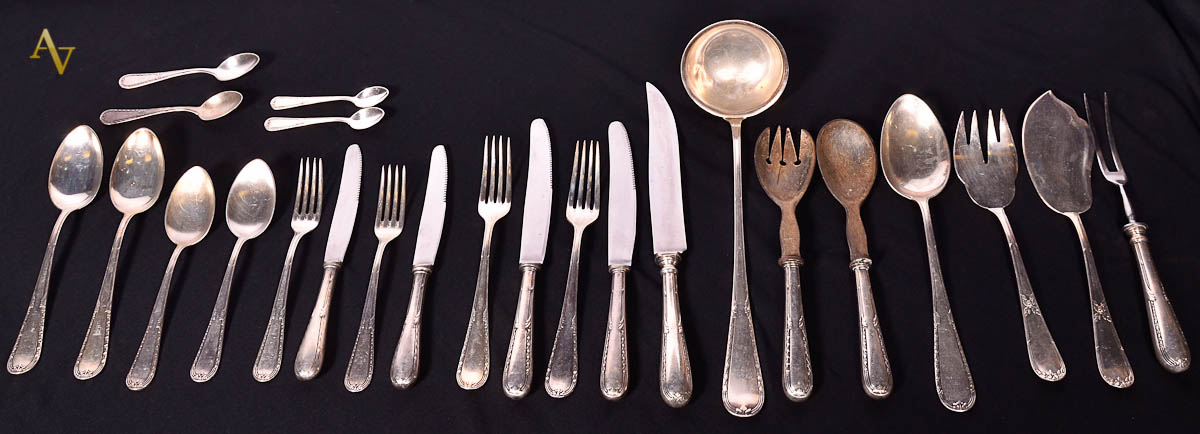 Faqueiro de metal WOLFF, composto de: 11 colheres para sopa; 11 colh...