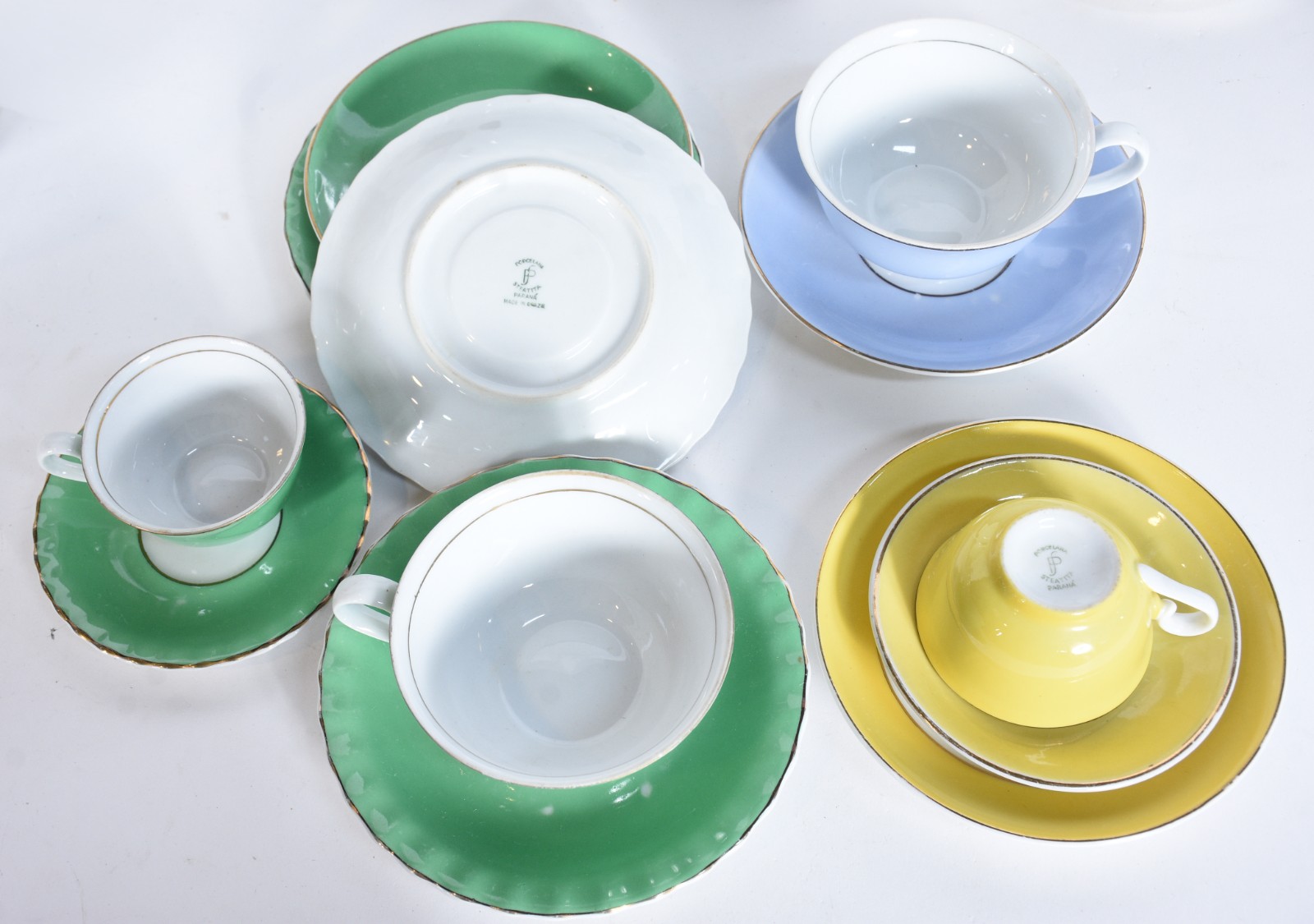 Diversas peças de porcelana, sendo: 6 xícaras de chá com pires de... - foto 4 de 11