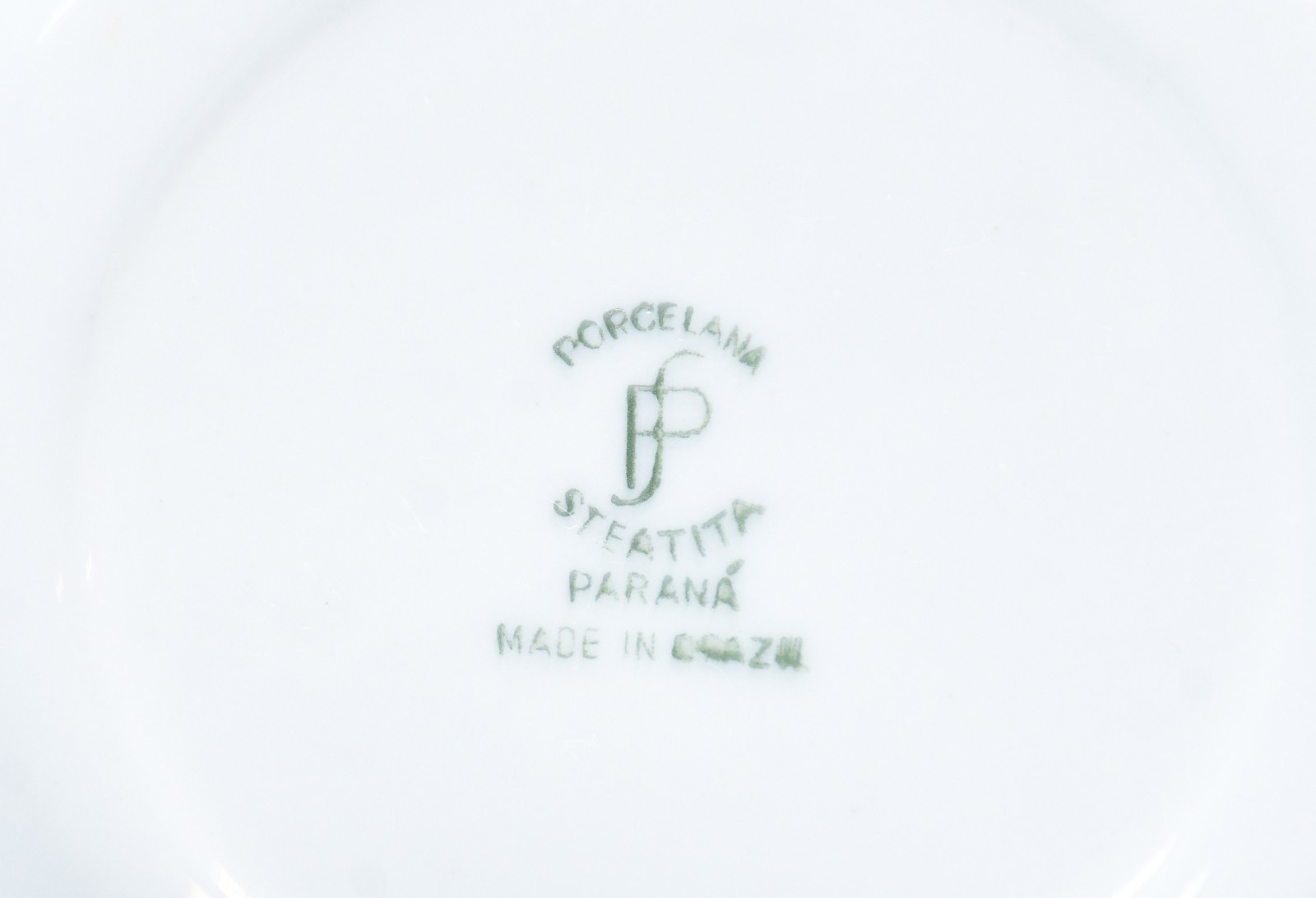Diversas peças de porcelana, sendo: 6 xícaras de chá com pires de... - foto 6 de 11