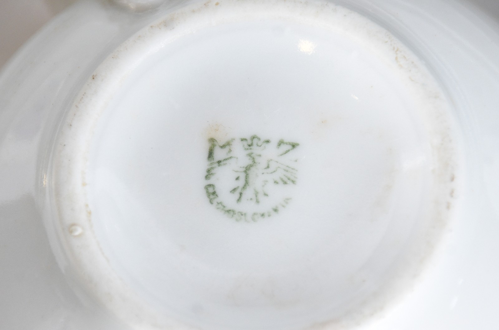 Diversas peças de porcelana, sendo: 6 xícaras de chá com pires de... - foto 9 de 11