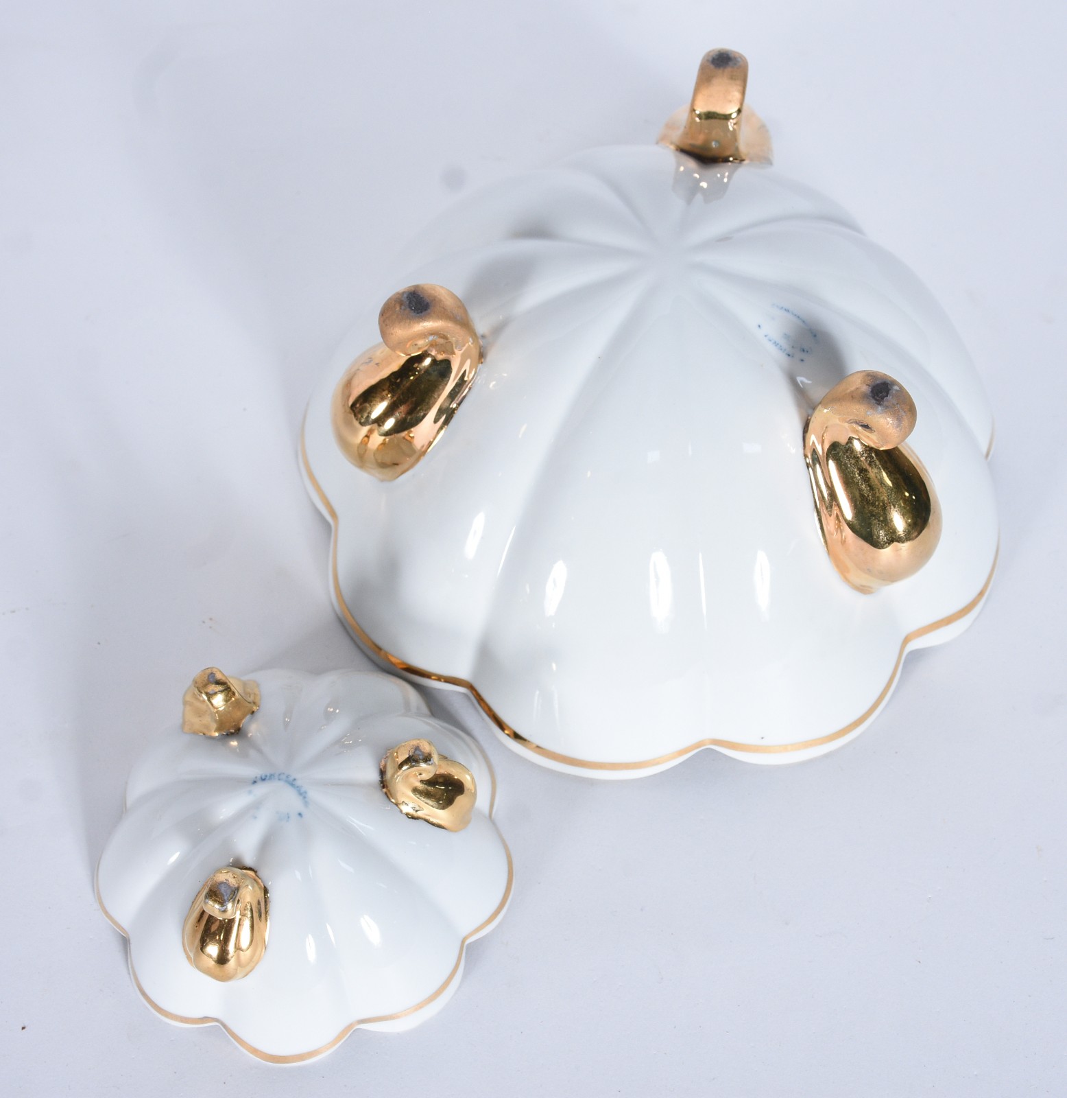 Conjunto de saladeira e 6 bowls de porcelana com flores em policromia... - foto 7 de 7