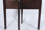 Mesa de madeira rústica feitio meia lua, com um... - Mesa de madeira rústica feitio meia lua, com uma gaveta, tampo dobrável se transformando numa mesa redonda com mais um apoio.