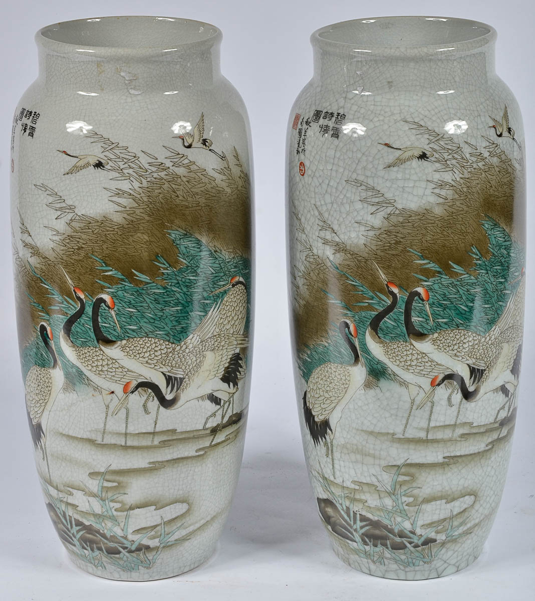 Par de vasos de porcelana chinesa com garças em policromia e...