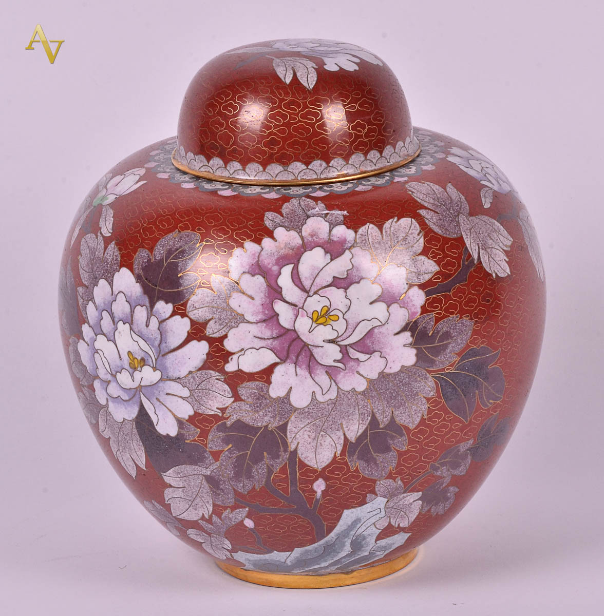 Potiche de cloisone com flores. brancas. Alt. 22 cm.