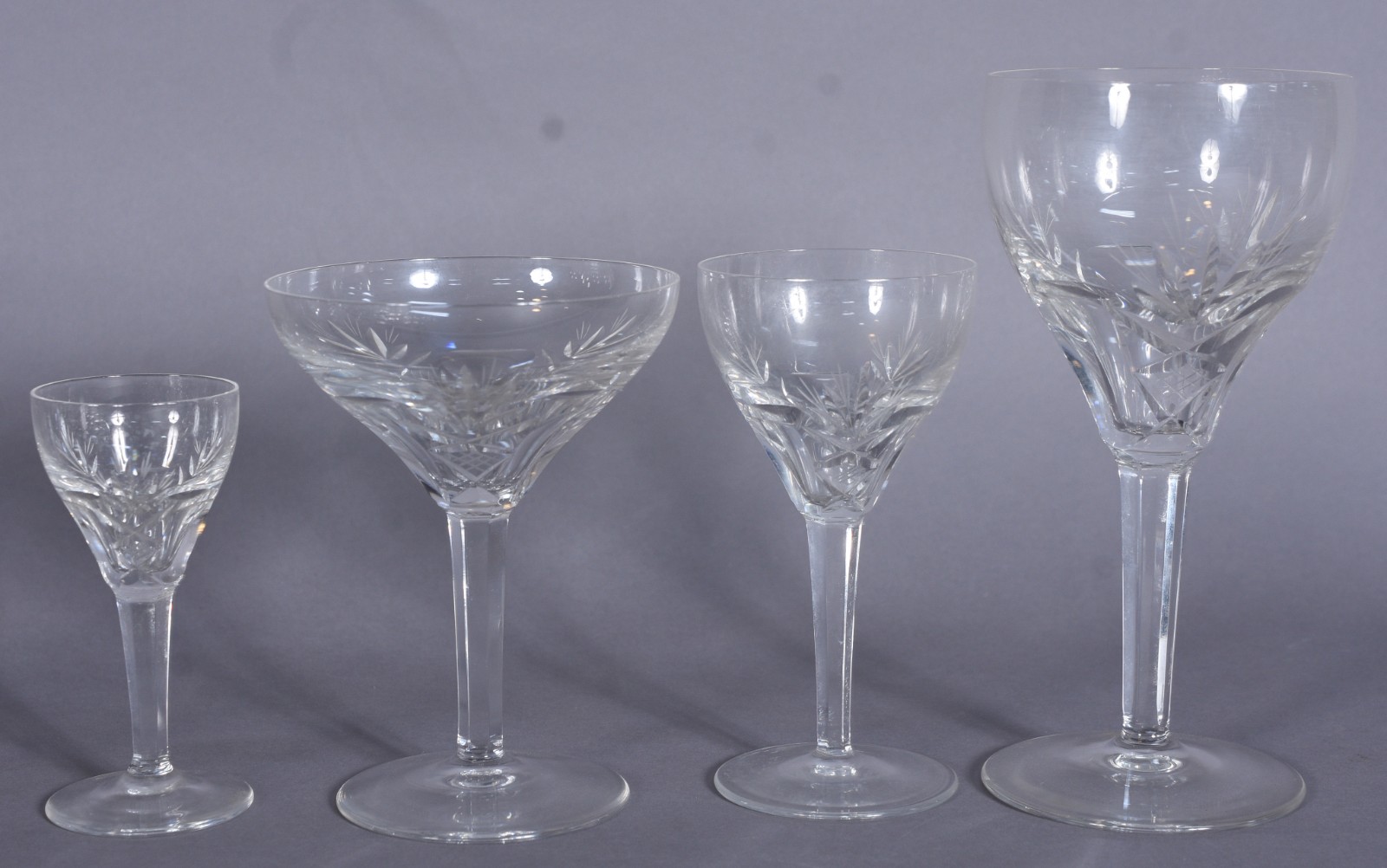 Serviço de cristal lapidado, composto de: 12 taças para champagne, 10... - foto 3 de 7