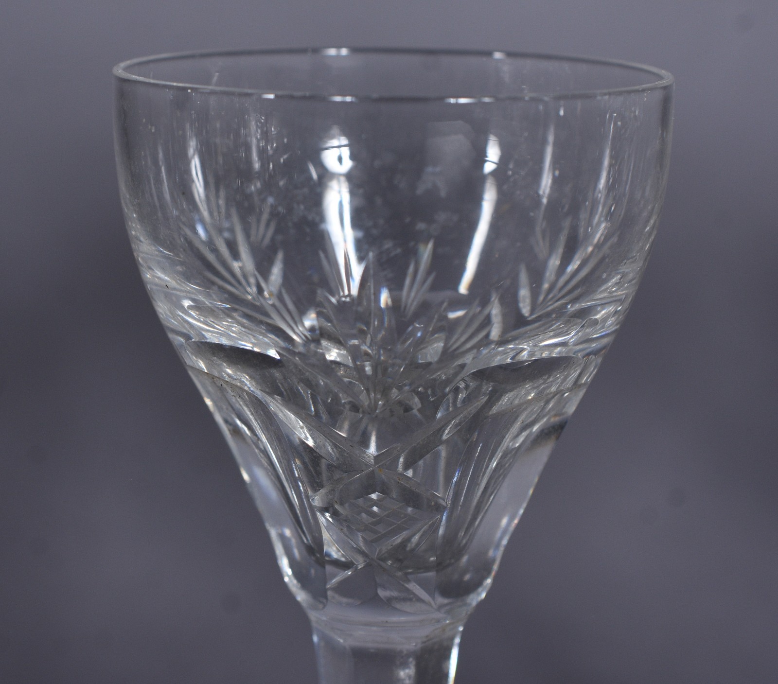 Serviço de cristal lapidado, composto de: 12 taças para champagne, 10... - foto 6 de 7