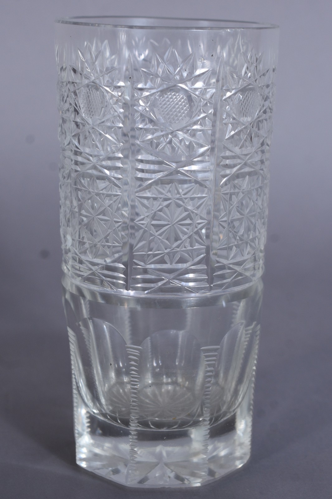 Dez copos longos de cristal lapidado bases facetadas. - foto 4 de 10