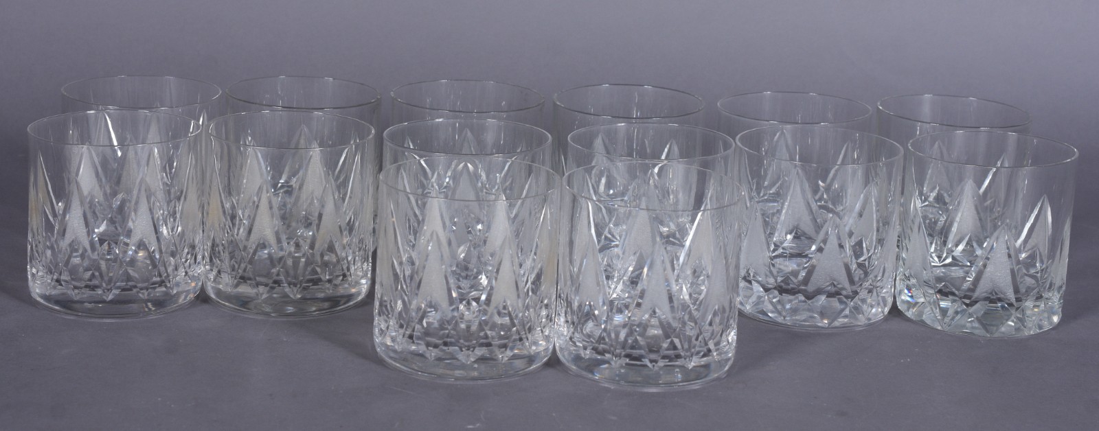 Quatorze copos de cristal lapidado para Whisky. - foto 2 de 6