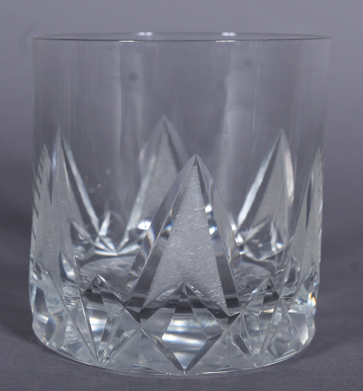 Quatorze copos de cristal lapidado para Whisky. - foto 3 de 6