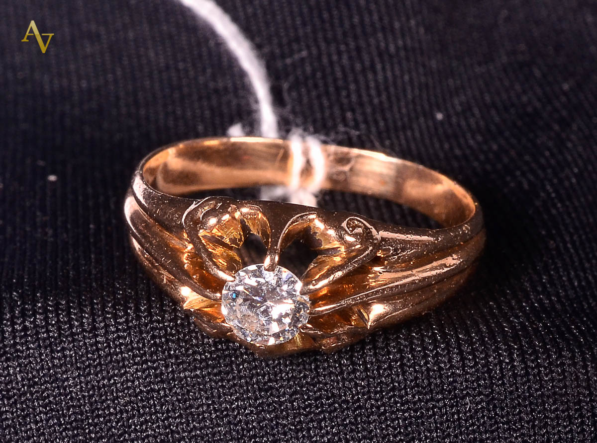 Solitário de ouro amarelo - 0,25 ct de brilhantes. Peso: 3.2 gr.
