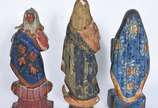 Três imagens de Nossa Senhora em madeira entasl... - Três imagens de Nossa Senhora em madeira entaslhada e policromada, resquícios dourados (desgastes).