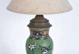 Abatjour de cloisonné verde com cúpula. - Abatjour de cloisonné verde com cúpula.